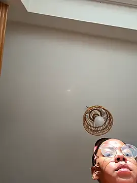 AvaHulw – webcam model profile photo Image 4