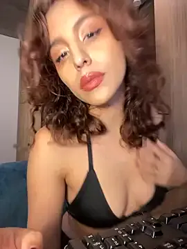 KataKovalenko – webcam model profile photo Image 8