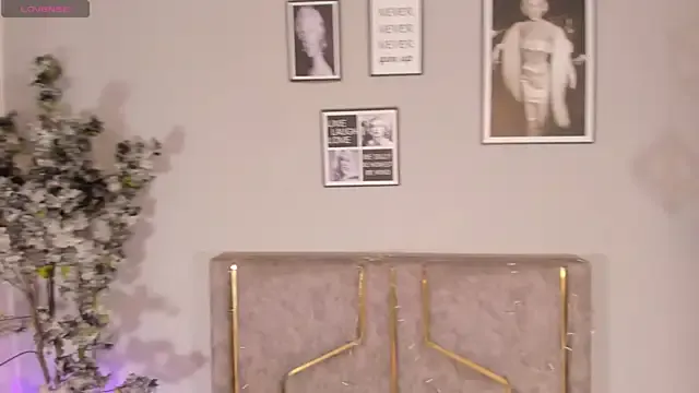 AishaLeclerc – webcam model profile photo Image 14