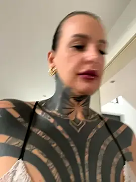 MartinaWolf – webcam model profile photo Image 12