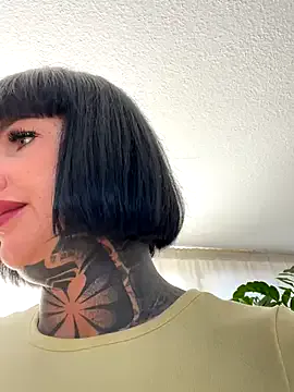 MartinaWolf – webcam model profile photo Image 13