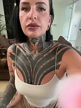 MartinaWolf – webcam model profile photo Image 2