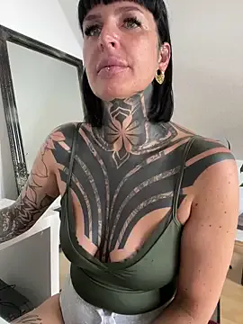 MartinaWolf – webcam model profile photo Image 3