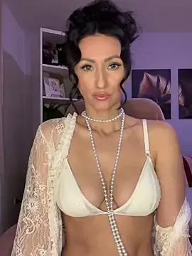 Evelyn_Evyyy – webcam model profile photo Image 17