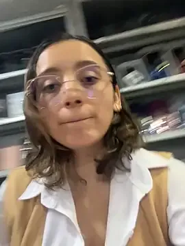 AmyBelmontt – webcam model profile photo Image 13