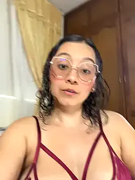 AmyBelmontt – webcam model profile photo Image 4