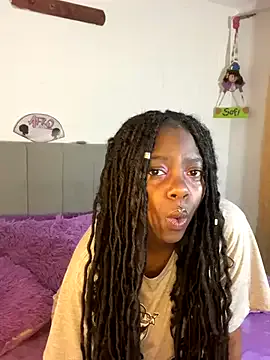 AishaLeclerc – webcam model profile photo Image 10