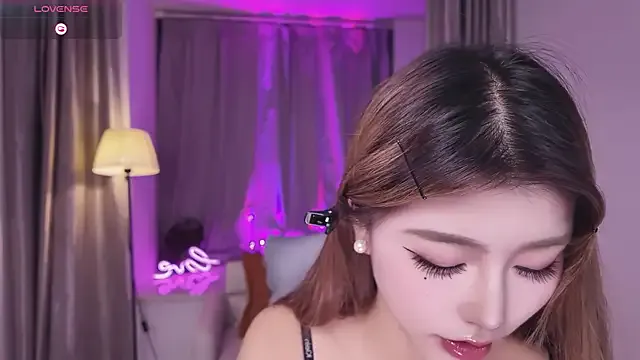 AmyBelmontt – webcam model profile photo Image 14