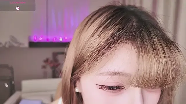 AmyBelmontt – webcam model profile photo Image 8