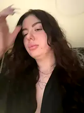 CherrySmirkXXX – webcam model profile photo Image 2