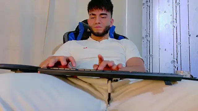 BellaDavies – webcam model profile photo Image 16