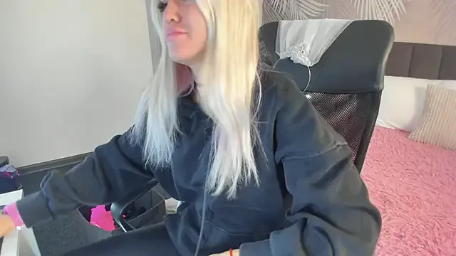 KatnessHot – webcam model profile photo Image 9