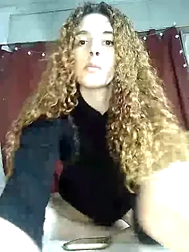 sonyarouge – webcam model profile photo Image 2