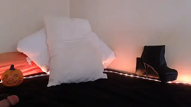 miistrip – webcam model profile photo Image 2