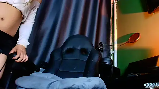 EmilyWeston – webcam model profile photo Image 12