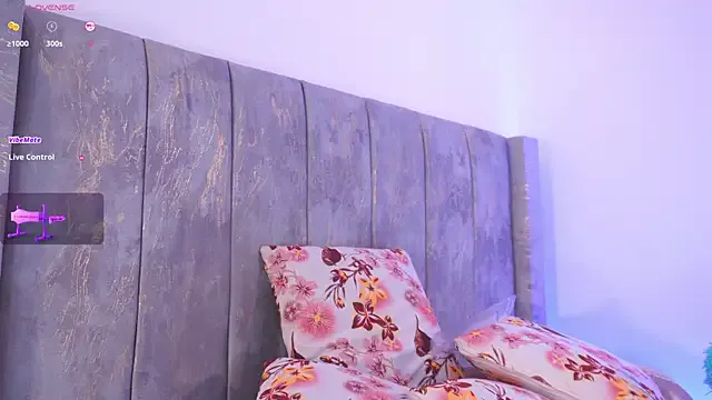 CasseyLeights – webcam model profile photo Image 2