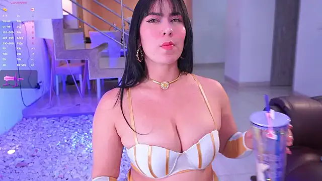 CasseyLeights – webcam model profile photo Image 9