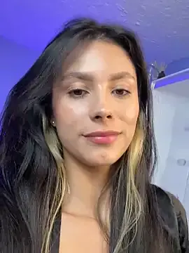 AuroraRuiz – webcam model profile photo Image 2