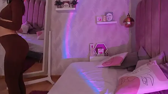 AmyBelmontt – webcam model profile photo Image 10