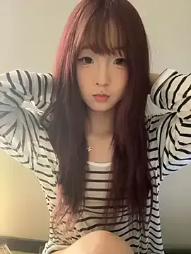 AlannaWeest – webcam model profile photo Image 10