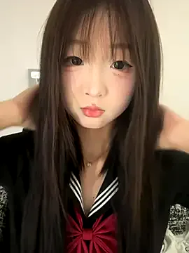 AlannaWeest – webcam model profile photo Image 2