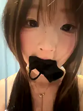 AlannaWeest – webcam model profile photo Image 4