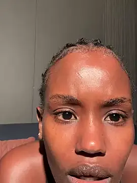 NinaFontana – webcam model profile photo Image 3