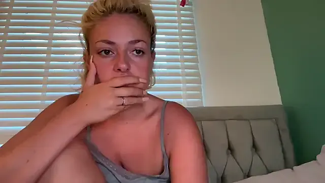 Alikams – webcam model profile photo Image 5