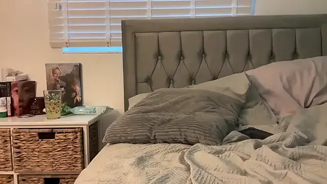 Alikams – webcam model profile photo Image 8