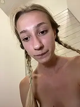 XStormy – webcam model profile photo Image 12