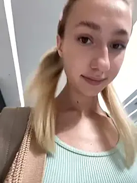 XStormy – webcam model profile photo Image 14