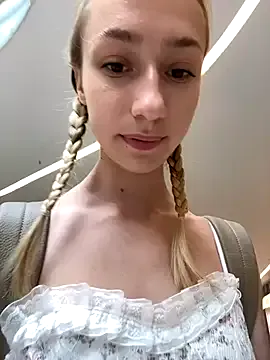 XStormy – webcam model profile photo Image 2