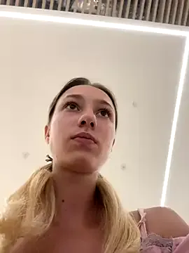 XStormy – webcam model profile photo Image 9