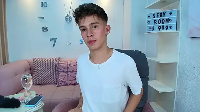 CassieGil – webcam model profile photo Image 9