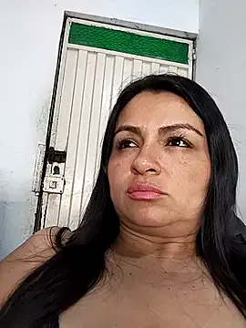 IrisWain – webcam model profile photo Image 17