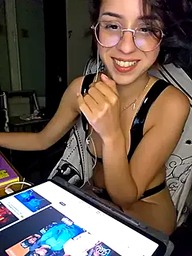 CheerryX – webcam model profile photo Image 2