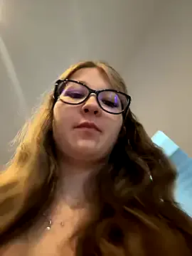 Amylewiss – webcam model profile photo Image 10