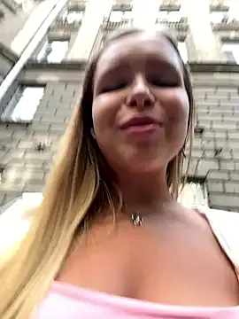 KaraNoir – webcam model profile photo Image 5