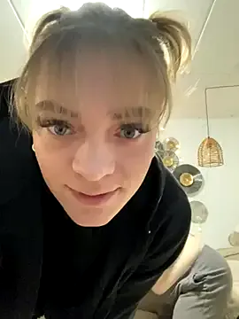 LunaKrismas – webcam model profile photo Image 16