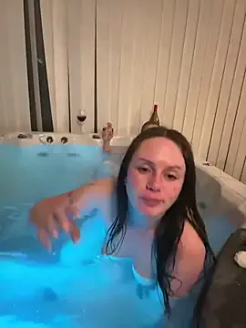 LunaKrismas – webcam model profile photo Image 4