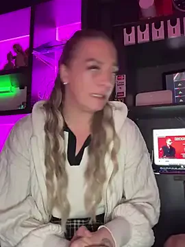 LunaKrismas – webcam model profile photo Image 6