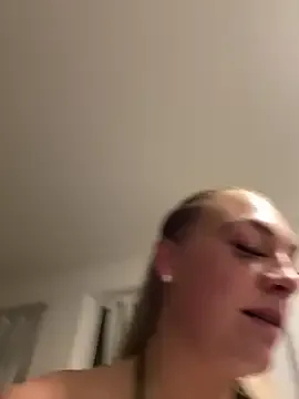 LunaKrismas – webcam model profile photo Image 8