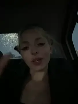 DarkDea – webcam model profile photo Image 3