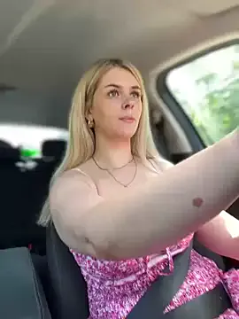 IsabellaSanz – webcam model profile photo Image 3