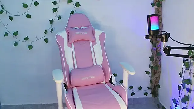 SkyLumen – webcam model profile photo Image 13