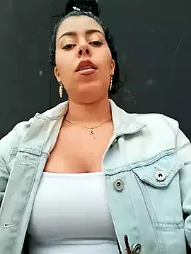 Luianna – webcam model profile photo