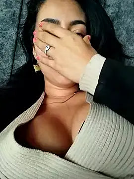 AmyBelmontt – webcam model profile photo Image 2