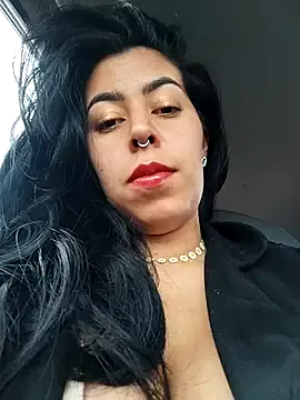 AmyBelmontt – webcam model profile photo Image 3