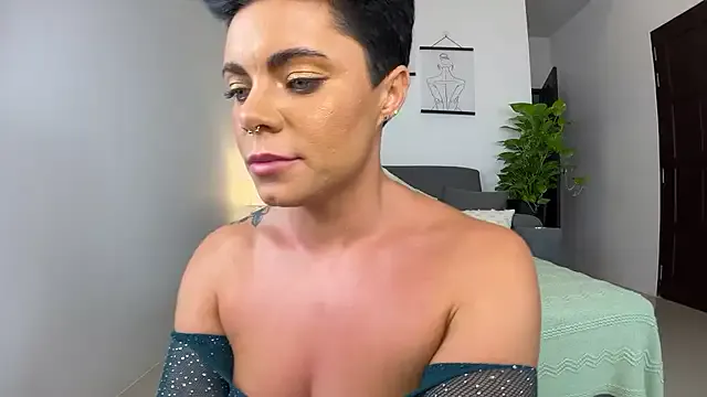 PearlQuinn – webcam model profile photo Image 12