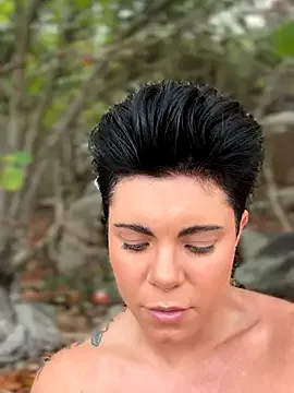 PearlQuinn – webcam model profile photo Image 14